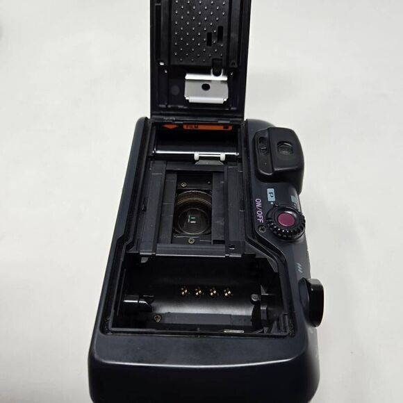 PENTAX IQ ZOOM 115M 35MM POINT & SHOOT FILM CAMERA W/ 90'S CASE NEW BATTERY - Picture 10 of 11